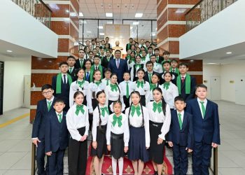 Абай облысында 61 дарынды оқушы аймақ басшысымен жүздесті