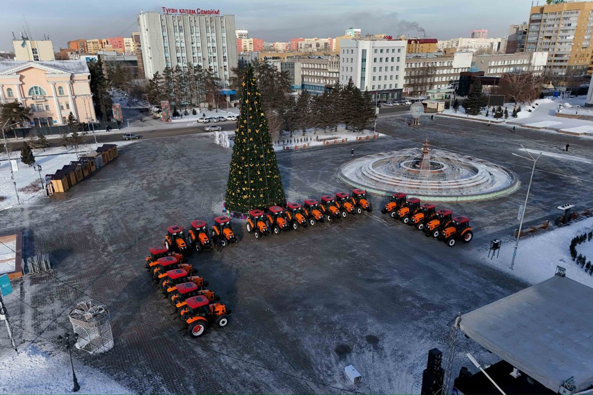 «Үлгілі ауыл» байқауы: Абай облысының 20 үздігіне жаңа трактор кілті тапсырылды