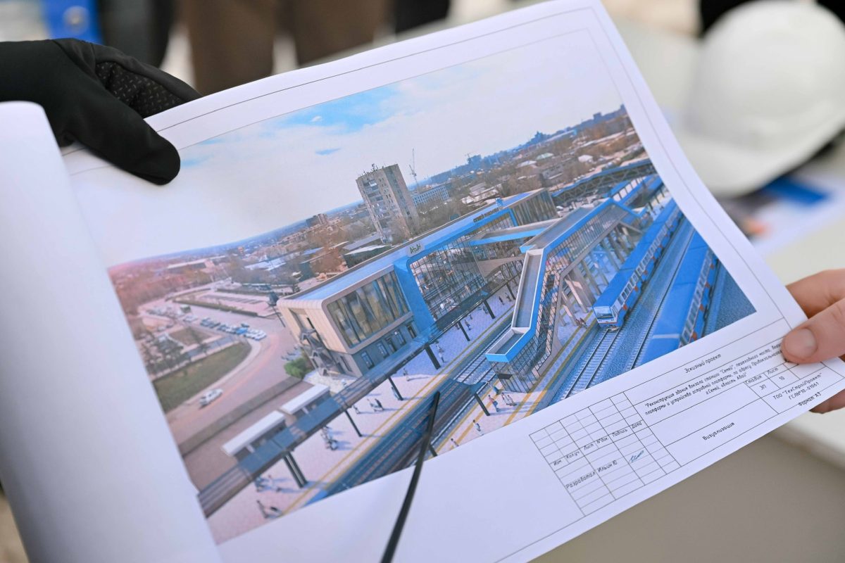 1915 жылы салынған Семей вокзалы қайта жаңарып, аумағы кеңейеді