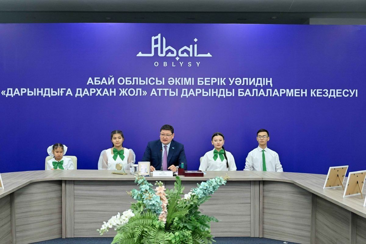 Абай облысында 61 дарынды оқушы аймақ басшысымен жүздесті