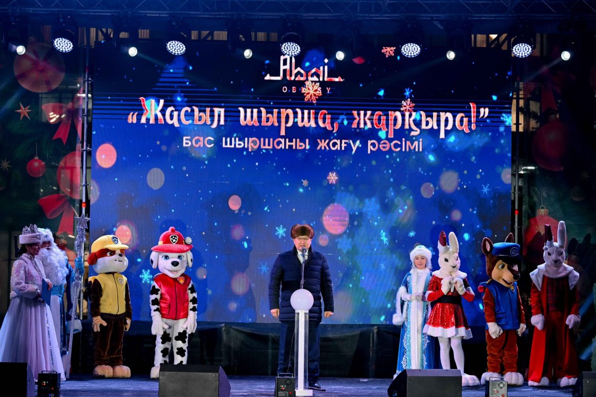 Семейдің орталық алаңында бас шыршаның шамы жағылды