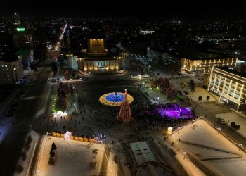 Семейдің орталық алаңында бас шыршаның шамы жағылды