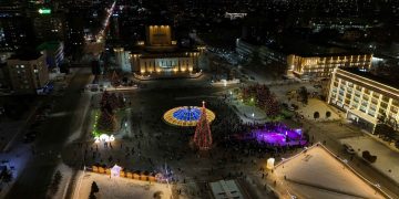 Семейдің орталық алаңында бас шыршаның шамы жағылды