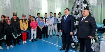 Берік Уәли мереке қарсаңында Семейдегі арнайы интернаттар мен балалар орталығына барды