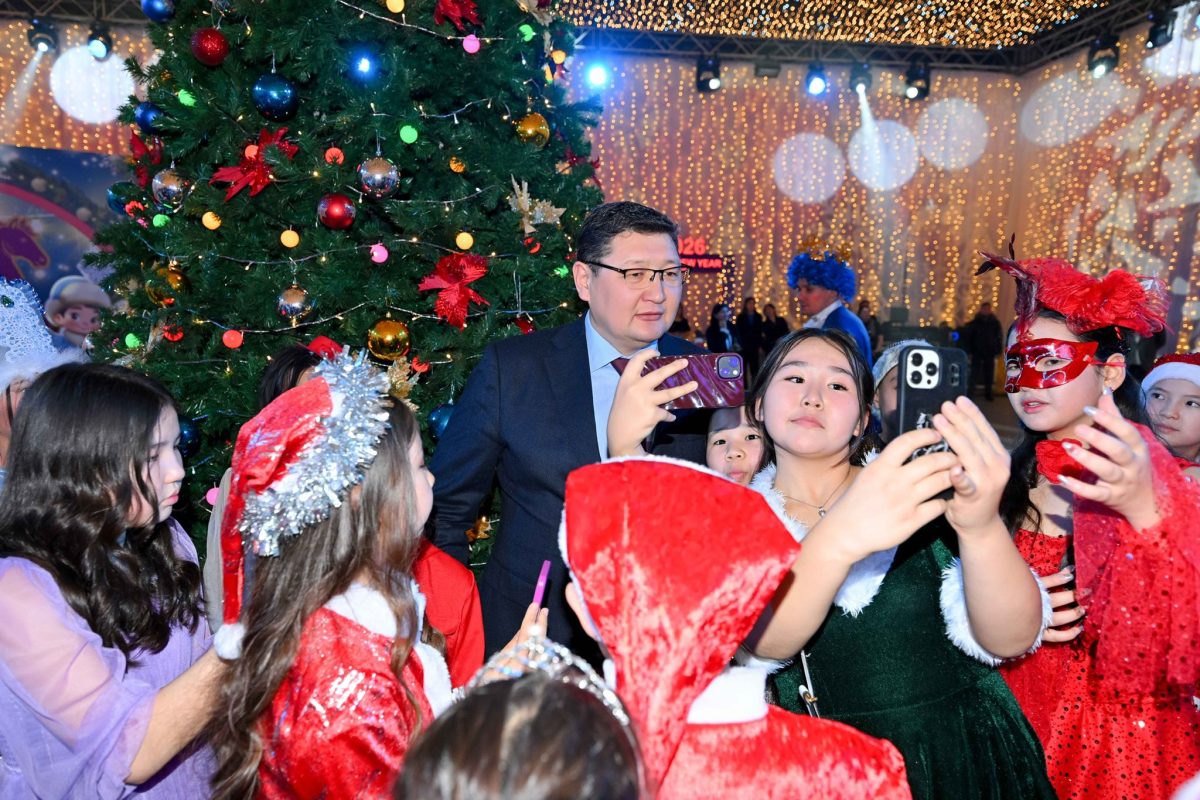 Семейде облыс әкімінің жаңа жылдық шыршасы өтті