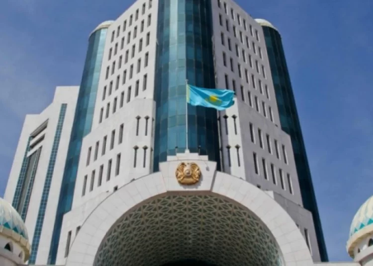 ЛГБТ насихатына тыйым: Сенат заңды бірінші оқылымда мақұлдады