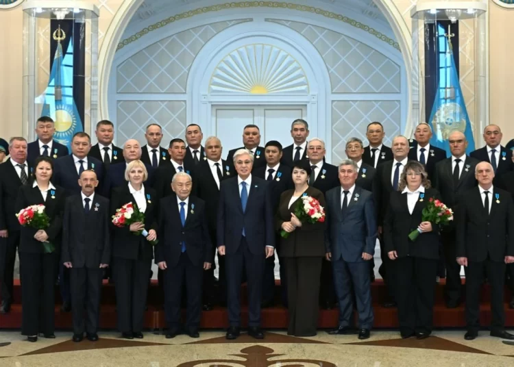 Ақордада энергетика саласын дамытуға елеулі үлес қосқан бір топ азамат марапатталды