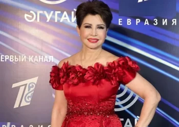 «Сахнамен қоштасуым мүмкін»: Роза Рымбаева күтпеген мәлімдеме жасады