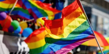 Сенат ЛГБТ насихатына тыйым салу туралы заңды бірінші оқылымда мақұлдады