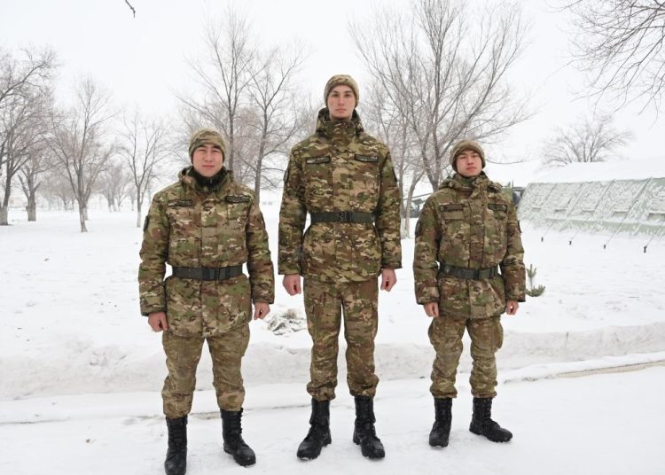 2 метр 10 сантиметр: Қазақстандағы алып сарбаз – бойдың ұзындығы қызметке кедергі емес екенін дәлелдеді