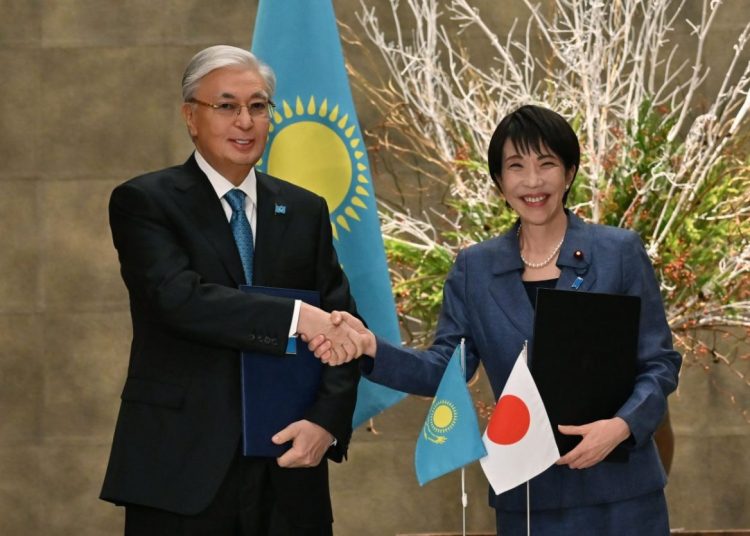 Мемлекет басшысы Жапонияның Премьер-министрі Санаэ Такаичимен келіссөз жүргізді