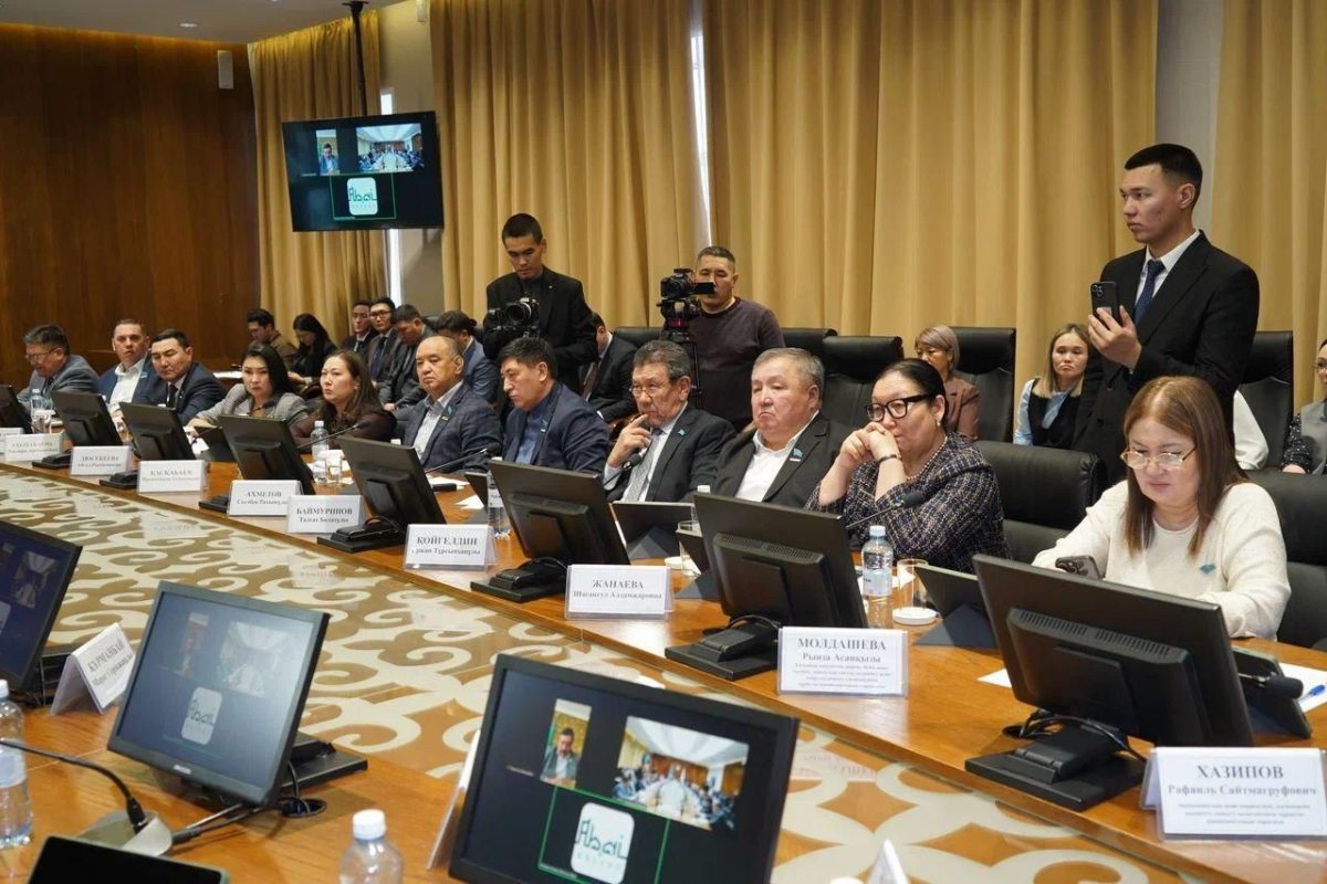 Абай облысы мәслихатының ХХХІІ сессиясы өтті