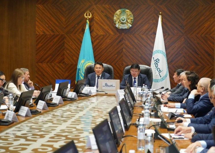 Абай облысы мәслихатының ХХХІІ сессиясы өтті