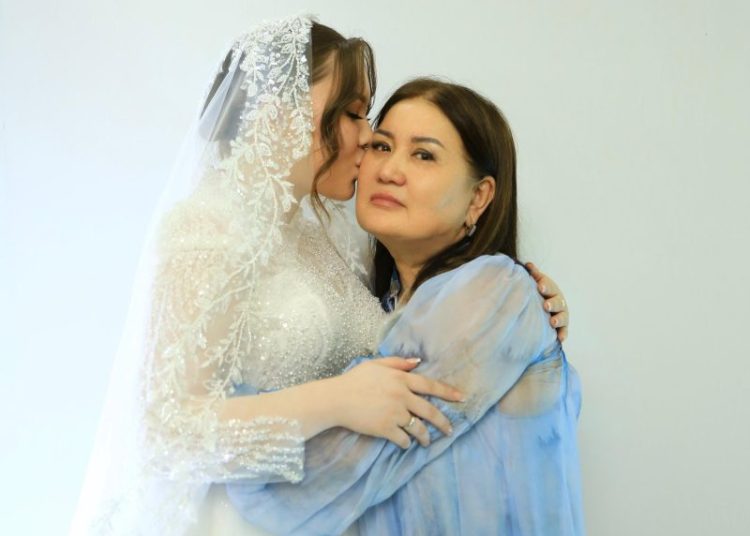 ҚЫЗЫМДЫ ҰЗАТҚАН КҮН: ДӘСТҮР МЕН АРМАН ТОҒЫСҚАНДА