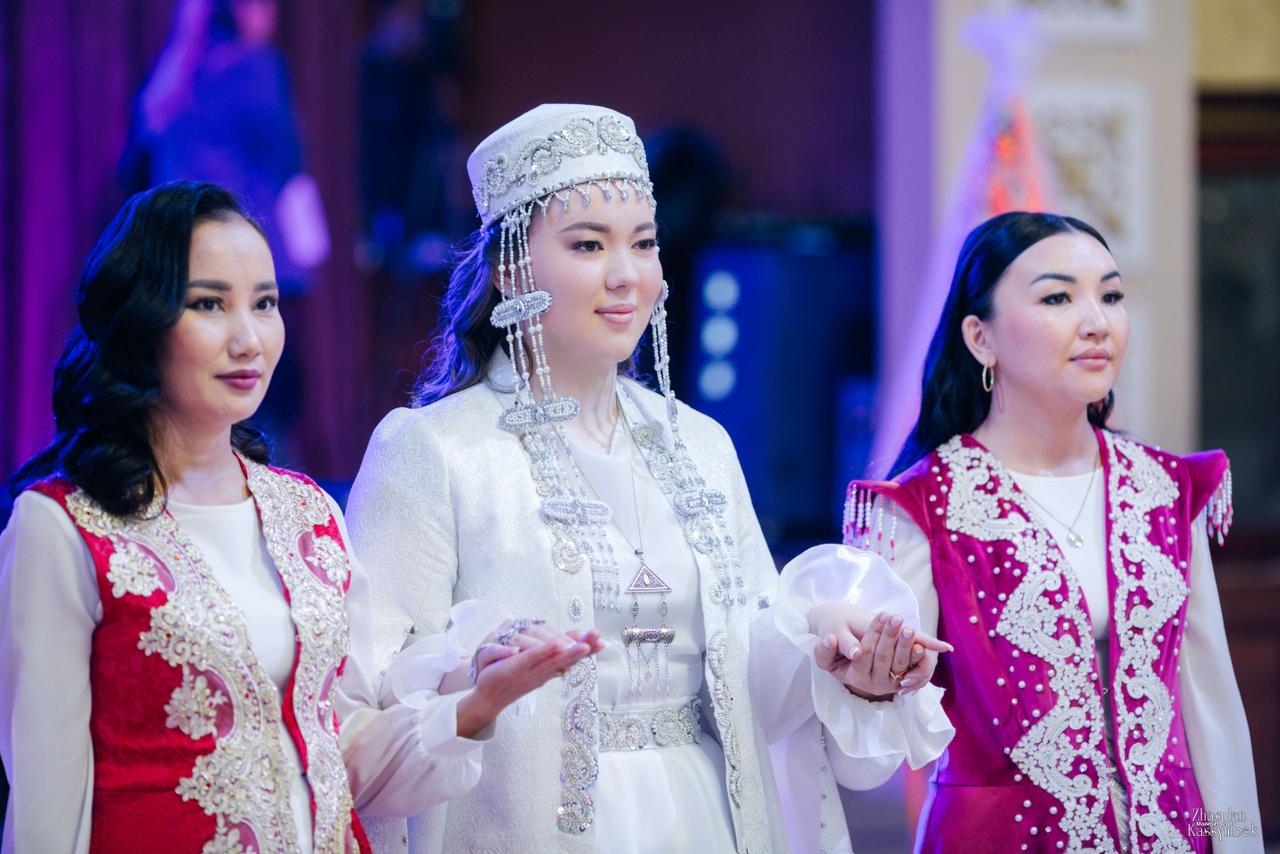 ҚЫЗЫМДЫ ҰЗАТҚАН КҮН: ДӘСТҮР МЕН АРМАН ТОҒЫСҚАНДА