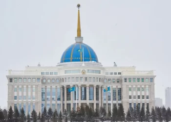 Конституциялық реформа жөніндегі комиссияның құрамында кімдер бар