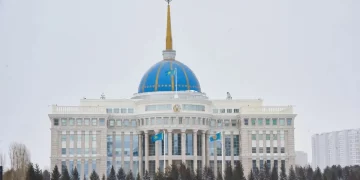 Конституциялық реформа жөніндегі комиссияның құрамында кімдер бар