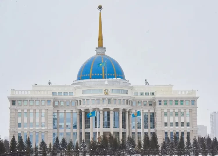 Конституциялық реформа жөніндегі комиссияның құрамында кімдер бар