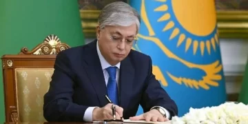 Президент Конституциялық реформа жөніндегі комиссия құру туралы Жарлыққа қол қойды