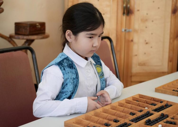 Семейде «Абайдың зияткерлік ізімен» тоғызқұмалақ үйірмесі ашылды