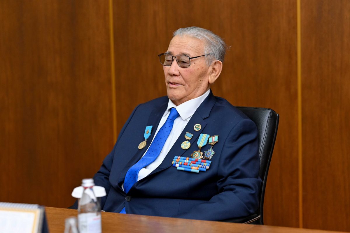 Өңірдің өткені мен ертеңі сөз болды: аймақ басшысы ақсақалдар және зиялы қауыммен жүздесті