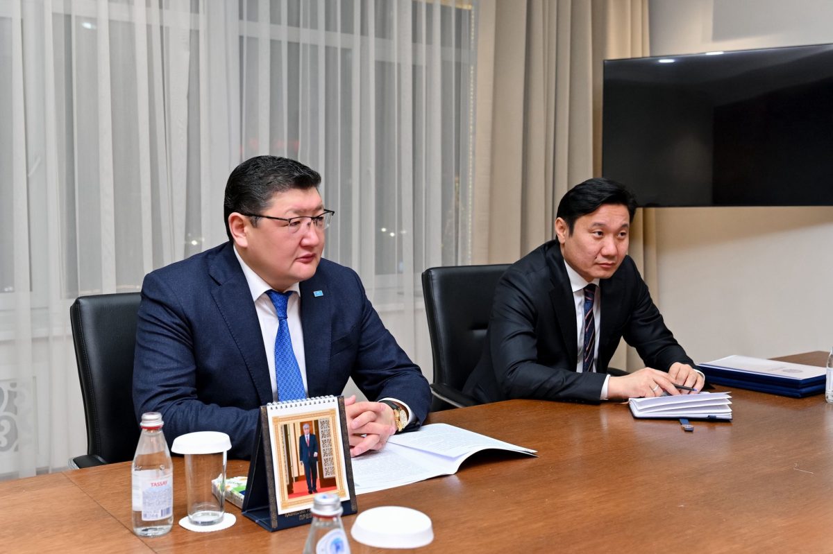 Өңірдің өткені мен ертеңі сөз болды: аймақ басшысы ақсақалдар және зиялы қауыммен жүздесті