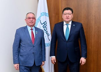 Облыс әкімі Берік Уәли Мәжіліс депутаты Нұрлан Әуесбаевпен кездесті