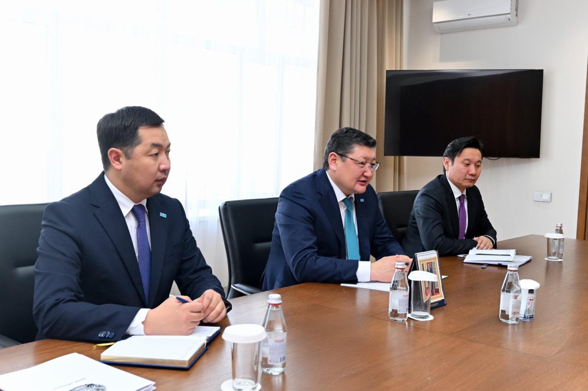 Облыс әкімі Берік Уәли Мәжіліс депутаты Нұрлан Әуесбаевпен кездесті