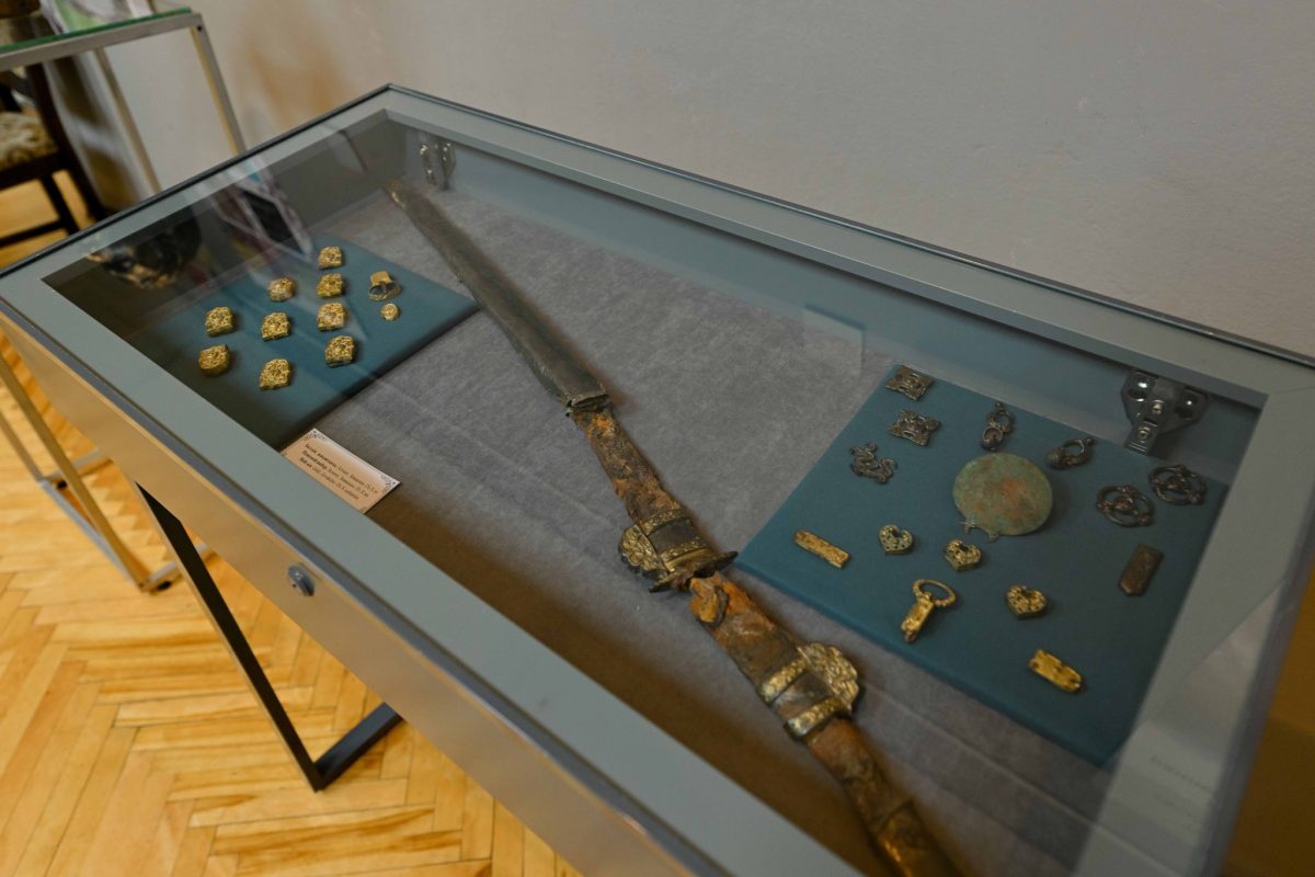 Семейде «Ұлы дала қазынасы» көрмесі ашылып, Берік Уәли құнды жәдігерлермен танысты