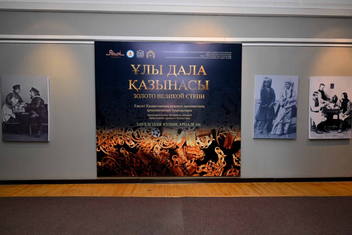 Семейде «Ұлы дала қазынасы» көрмесі ашылып, Берік Уәли құнды жәдігерлермен танысты