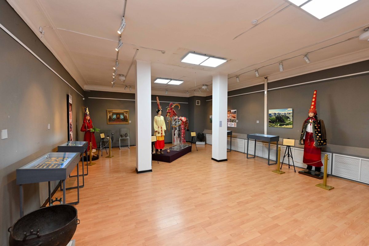 Семейде «Ұлы дала қазынасы» көрмесі ашылып, Берік Уәли құнды жәдігерлермен танысты