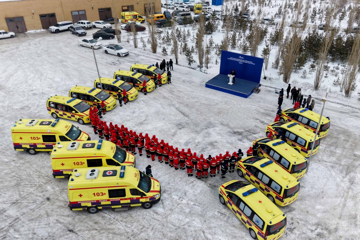 Семейде жедел жәрдемнің автопаркі жаңарып жатыр: алғашқы 10 көлік тапсырылды