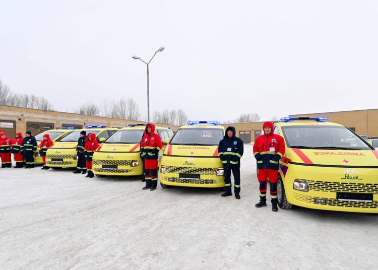 Семейде жедел жәрдемнің автопаркі жаңарып жатыр: алғашқы 10 көлік тапсырылды