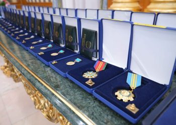 Ұлттық құрылтай: Тоқаев бір топ азаматты мемлекеттік наградамен марапаттады