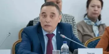 Белгілі журналист Конституциялық комиссия отырысында білім және тәрбие жүйесіндегі зайырлылық туралы мәселені көтерді