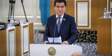 Конституциялық комиссия екінші отырысында «Құрылтай», «Халық кеңесі» бөлімдері бойынша нормаларды талқылады 