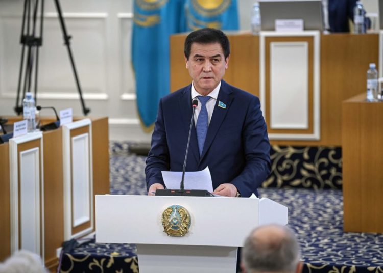 Конституциялық комиссия екінші отырысында «Құрылтай», «Халық кеңесі» бөлімдері бойынша нормаларды талқылады 