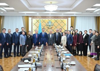 САЯСИ ЖАҢҒЫРУ ЖӘНЕ ЖАҢА КОНСТИТУЦИЯЛЫҚ МОДЕЛЬ: СЕНАТТА «ҰЛТТЫҚ МҮДДЕ» ДИАЛОГ АЛАҢЫНЫҢ ОТЫРЫСЫ ӨТТІ