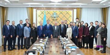 САЯСИ ЖАҢҒЫРУ ЖӘНЕ ЖАҢА КОНСТИТУЦИЯЛЫҚ МОДЕЛЬ: СЕНАТТА «ҰЛТТЫҚ МҮДДЕ» ДИАЛОГ АЛАҢЫНЫҢ ОТЫРЫСЫ ӨТТІ