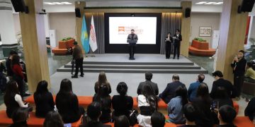 Студенттермен кездесуде жаңа Конституция жастарға елеулі мүмкіндіктер ашатыны атап өтілді