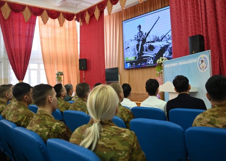 Абай гарнизонында патриоттық тәрбиеге арналған тағылымды кеш өтті