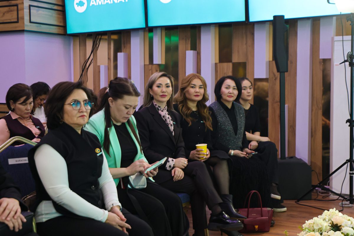 Негізгі заңға әйелдер көзқарасы: «AMANAT» партиясының Әйелдер қанаты жаңа Конституция жобасын әзірлеуге атсалысуда