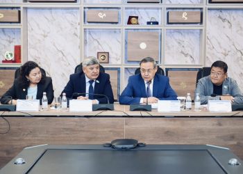 «КОНСТИТУЦИЯНЫ ЖҮЙЕЛІ ЖАҢҒЫРТУДЫҢ ҒЫЛЫМИ НЕГІЗДЕРІ» ТАҚЫРЫБЫНДА ДӨҢГЕЛЕК ҮСТЕЛ ӨТТІ