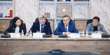 «КОНСТИТУЦИЯНЫ ЖҮЙЕЛІ ЖАҢҒЫРТУДЫҢ ҒЫЛЫМИ НЕГІЗДЕРІ» ТАҚЫРЫБЫНДА ДӨҢГЕЛЕК ҮСТЕЛ ӨТТІ