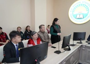 Шалқар Байбеков Әуезов колледжінде Конституциялық реформа және референдум жайын түсіндірді