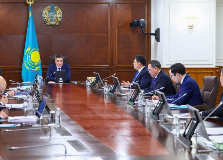 Инвестициялар және инфрақұрылым: Премьер-министр Мемлекет басшысының тапсырмалары аясында Алатау қаласын дамыту жөніндегі кеңес отырысын өткізді