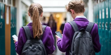 Оқу-ағарту министрлігіне мектептерде смартфондарды пайдалануға толық тыйым салу құзыреті берілмек