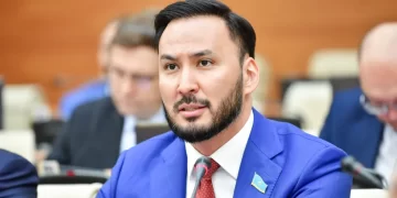 Айдарбек Қожаназаров жаңа Конституцияда ұлттық валюта теңгені бекітуді ұсынды