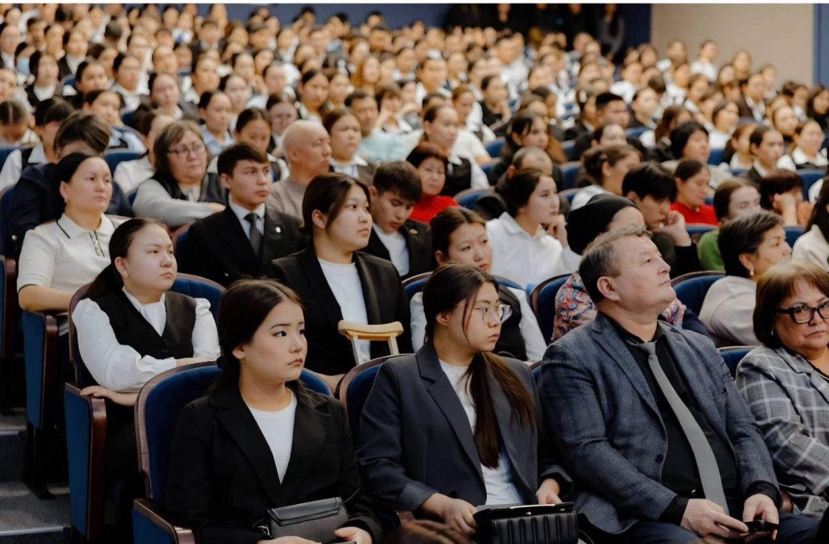 Жаңа Конституция педагогикалық ұжым алдында талқыланды