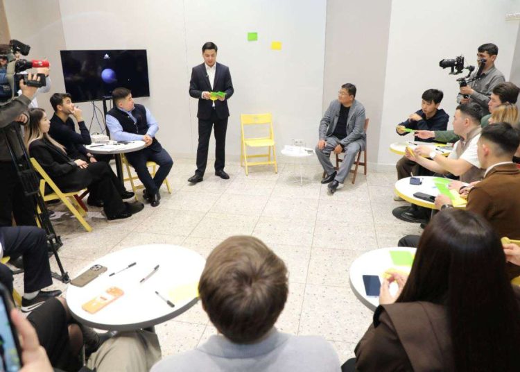 Алматылық жастар жаңа Конституция жобасын қолдады